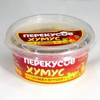Hummus with paprika and parsley